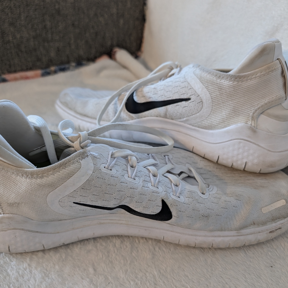 Nike Free RN White and Black Running Athletic Shoes. Women's Size 9.5